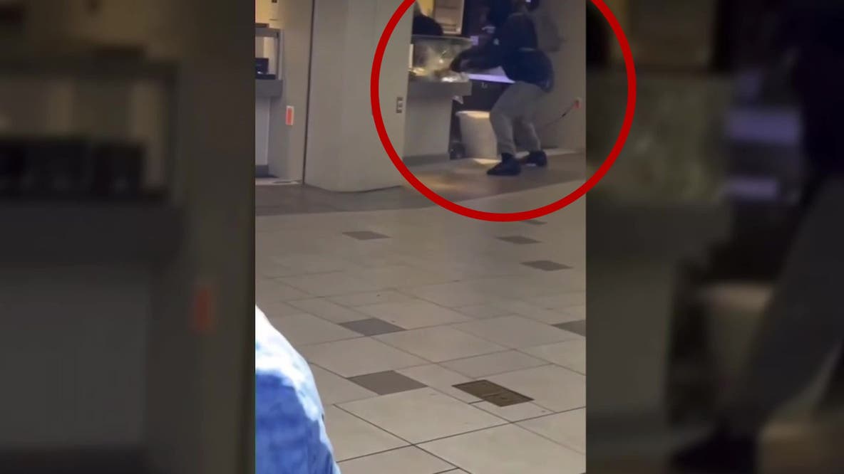 Smash and grab at Victorville jewelry store